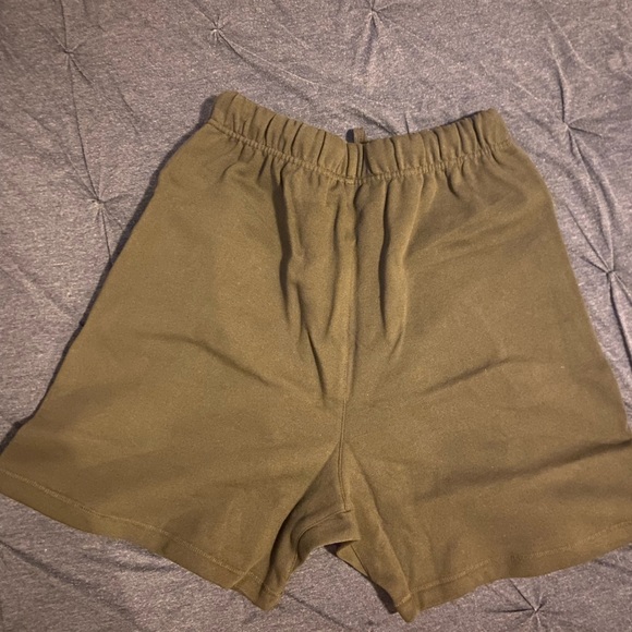 Large Medium Essential Fear Of God Shorts Brand New - Picture 2 of 3